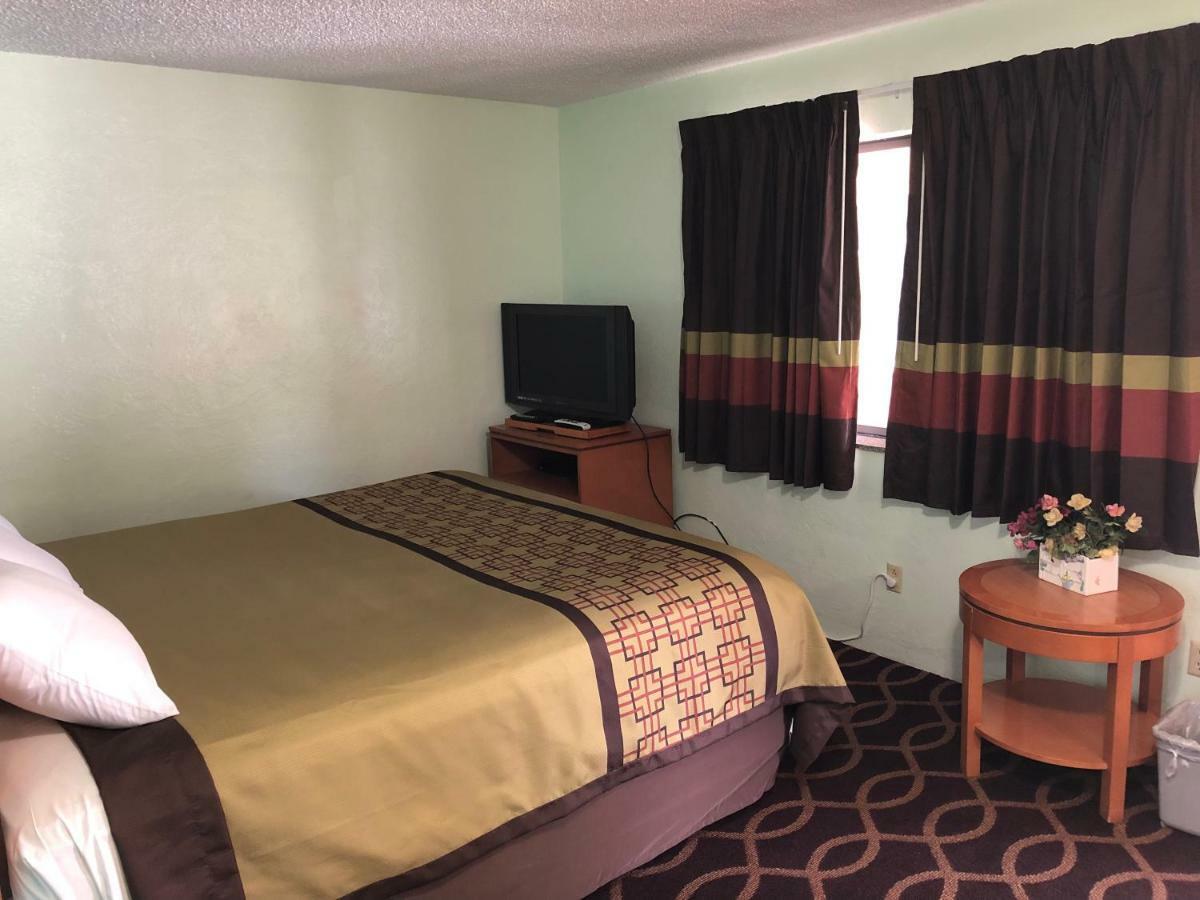 Klamath Motor Lodge ワイリーカ エクステリア 写真